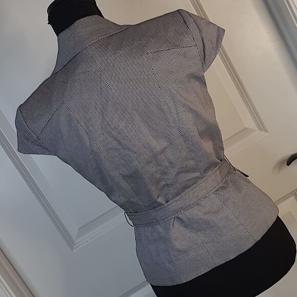 New York & Company sz XS vest - Picture 4 of 12